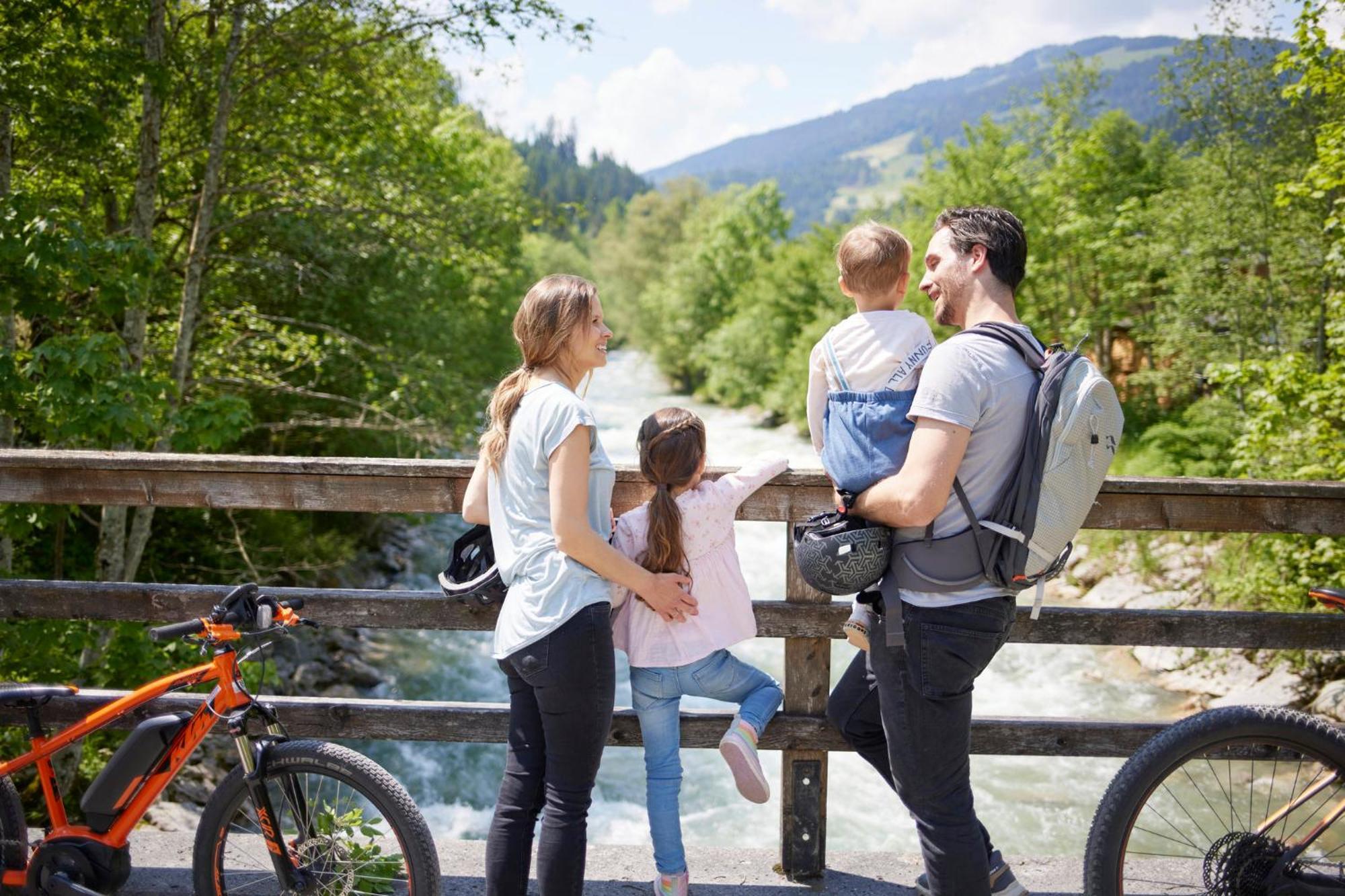 Das Hopfgarten Familotel Tirol Хопфгартен-им-Бриксенталь Экстерьер фото